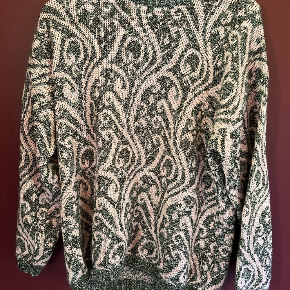 Elegant Grey and Pink Patterned Sweater